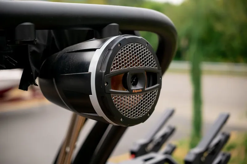 Slide: The Image of MasterCraft XT23 2024 - 12