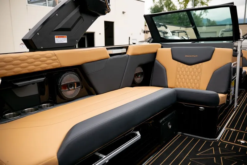 Slide: The Image of MasterCraft XT23 2024 - 16