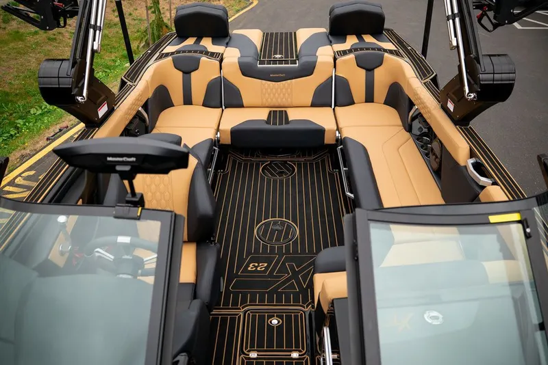 Slide: The Image of MasterCraft XT23 2024 - 18