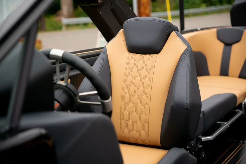 Slide: The Image of MasterCraft XT23 2024 - 19