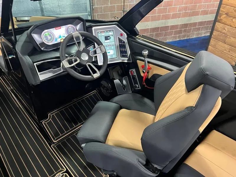 Slide: The Image of MasterCraft XT23 2024 - 5