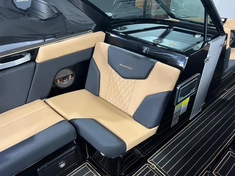 Slide: The Image of MasterCraft XT23 2024 - 6