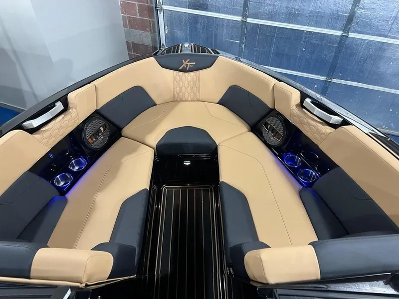 Slide: The Image of MasterCraft XT23 2024 - 7