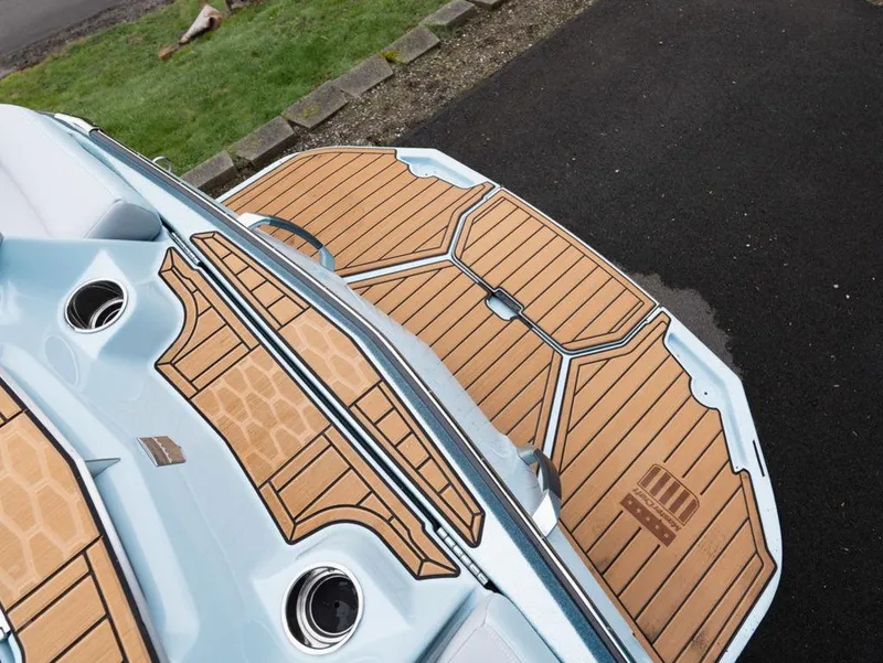 Slide: The Image of MasterCraft X24 2025 - 15