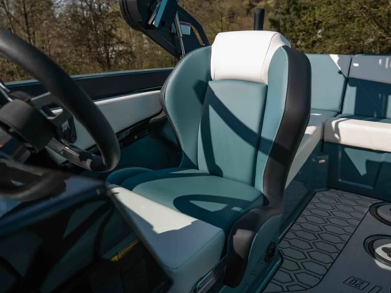 Slide: The Image of MasterCraft NXT20 2025 - 12