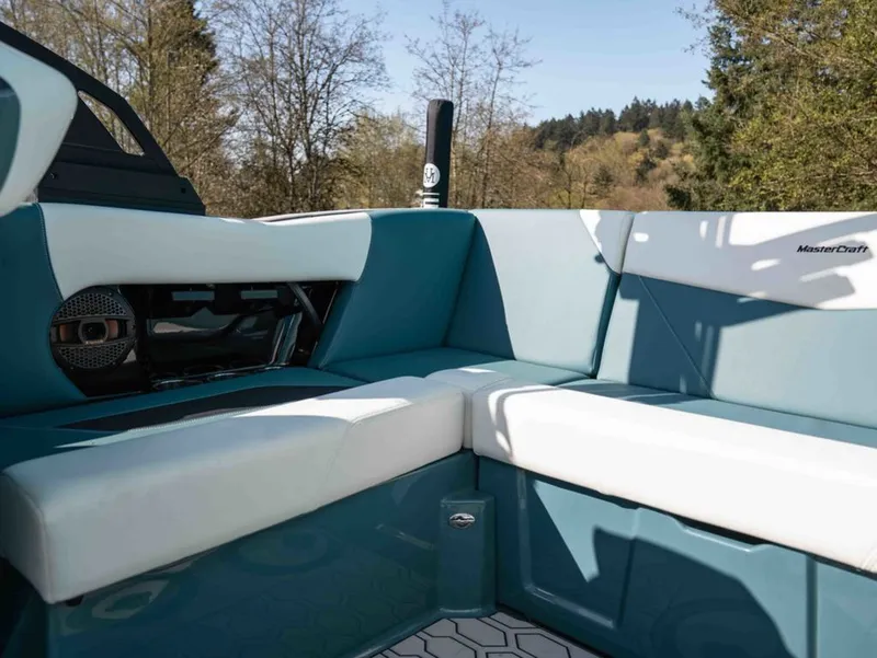 Slide: The Image of MasterCraft NXT20 2025 - 14