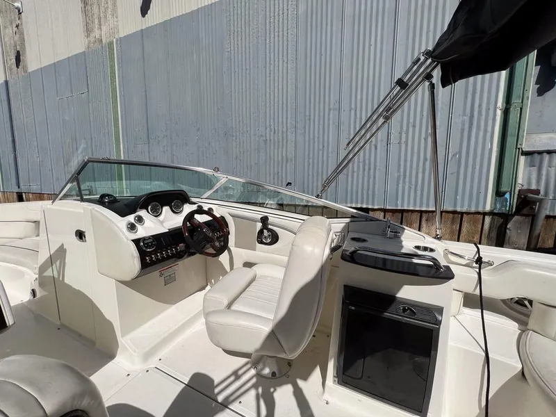 Slide: The Image of Sea Ray SLX 250 2007 - 9