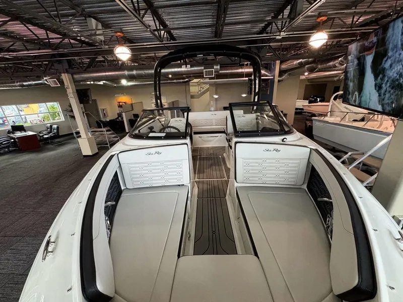 Slide: The Image of Sea Ray SPX 210 2025 - 14