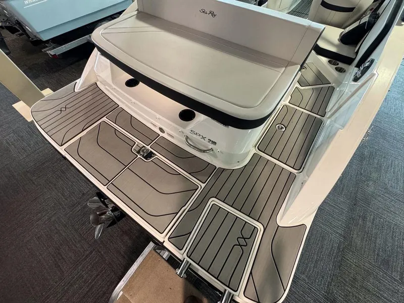 Slide: The Image of Sea Ray SPX 210 2025 - 4