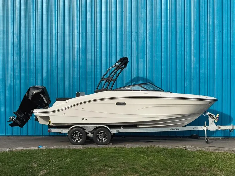 The Image of Sea Ray SPX 210 Outboard 2025 - 1