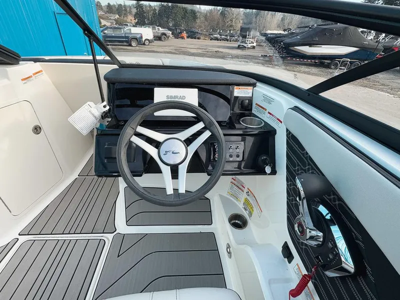 Slide: The Image of Sea Ray SPX 210 Outboard 2025 - 10