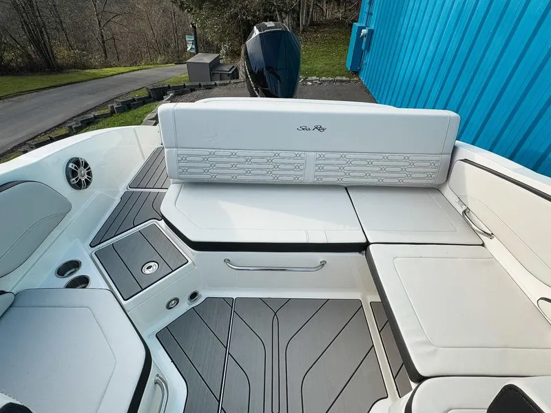 Slide: The Image of Sea Ray SPX 210 Outboard 2025 - 14