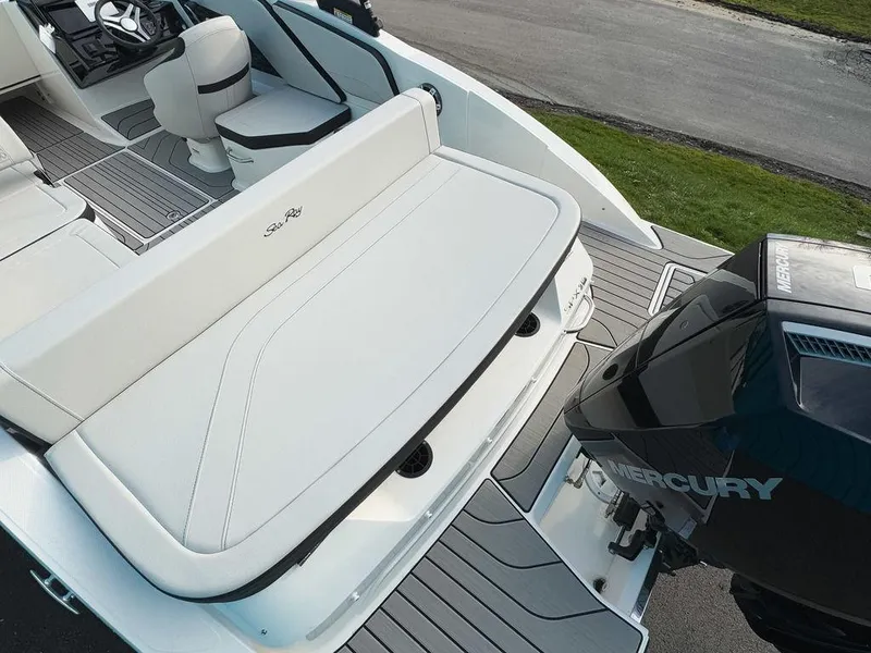 Slide: The Image of Sea Ray SPX 210 Outboard 2025 - 4