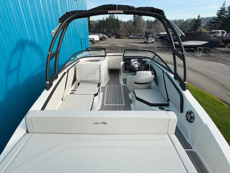 Slide: The Image of Sea Ray SPX 210 Outboard 2025 - 5