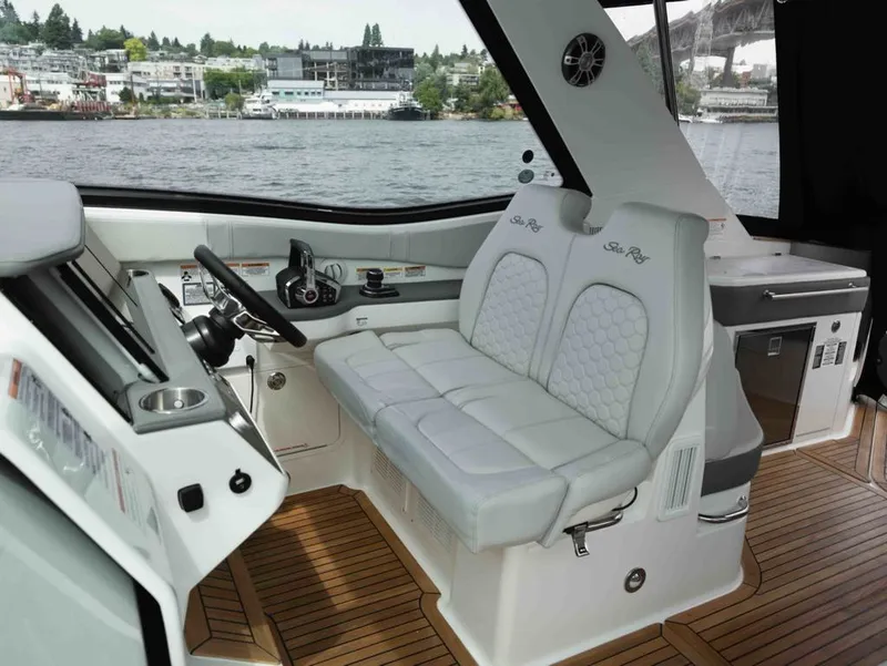 Slide: The Image of Sea Ray Sundancer 320 2025 - 15