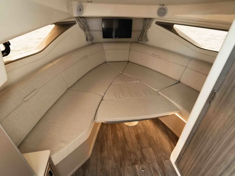 Slide: The Image of Sea Ray Sundancer 320 2025 - 20