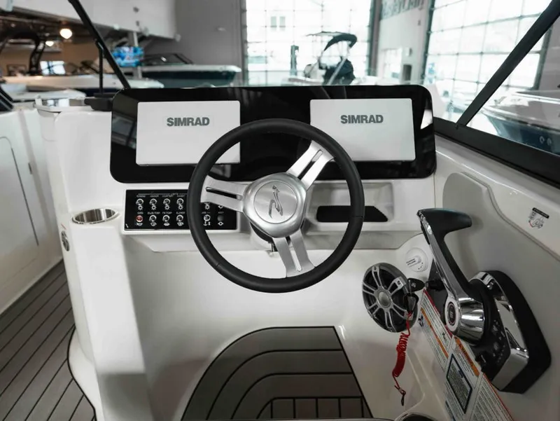 Slide: The Image of Sea Ray SDX 270 2025 - 10