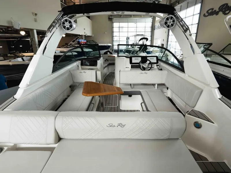 Slide: The Image of Sea Ray SDX 270 2025 - 5