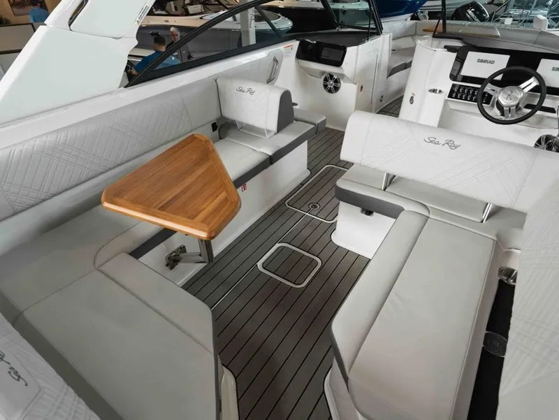 Slide: The Image of Sea Ray SDX 270 2025 - 6