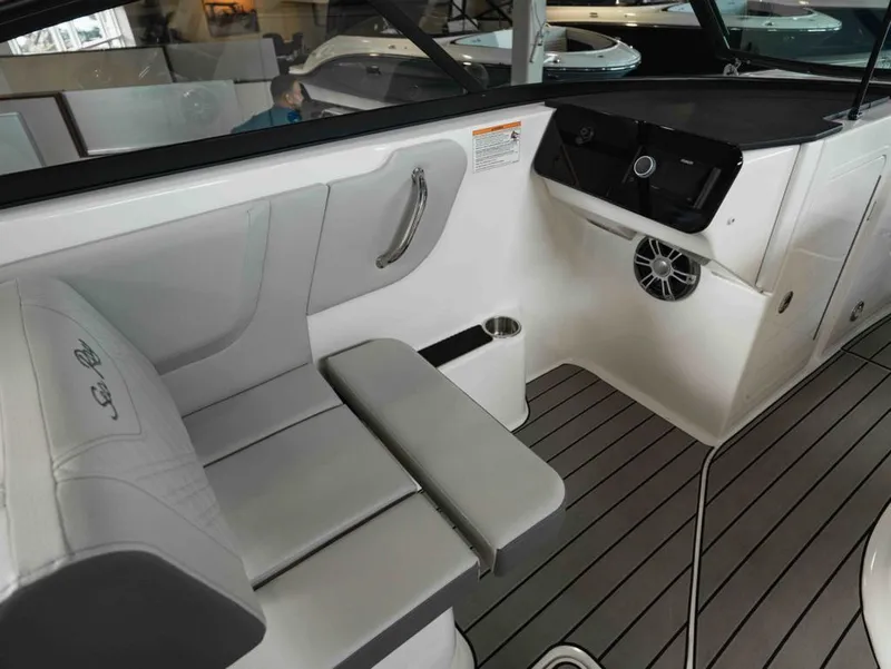 Slide: The Image of Sea Ray SDX 270 2025 - 8