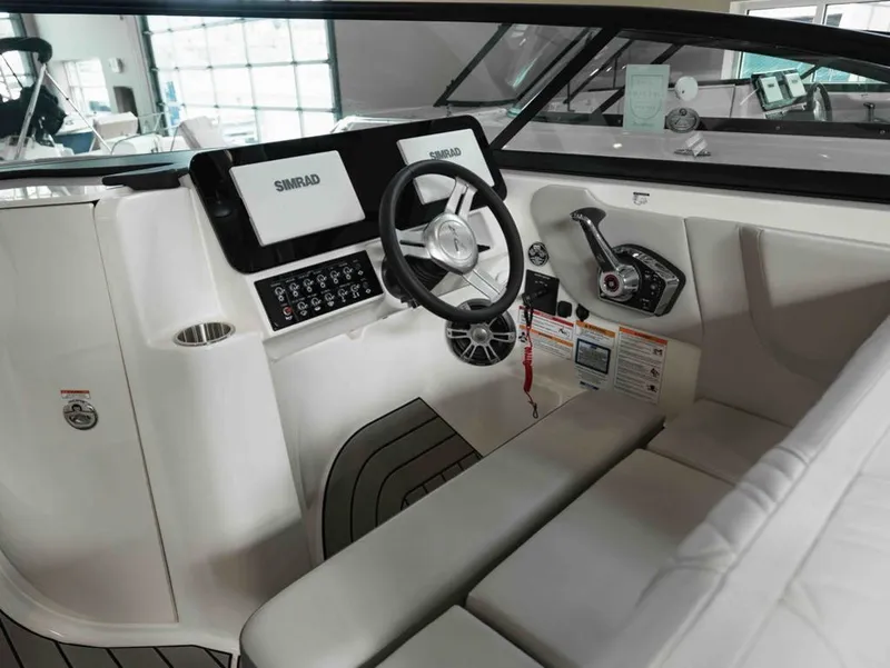 Slide: The Image of Sea Ray SDX 270 2025 - 9