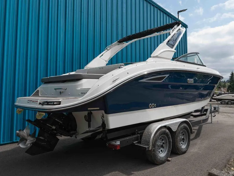 Slide: The Image of Sea Ray SDX 250 2025 - 3