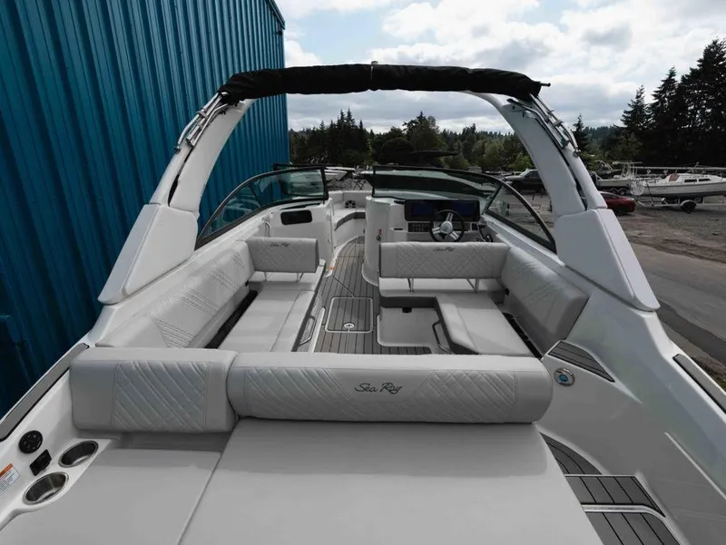 Slide: The Image of Sea Ray SDX 250 2025 - 5