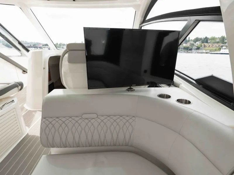 Slide: The Image of Sea Ray SUNDANCER 370 OB 2025 - 15