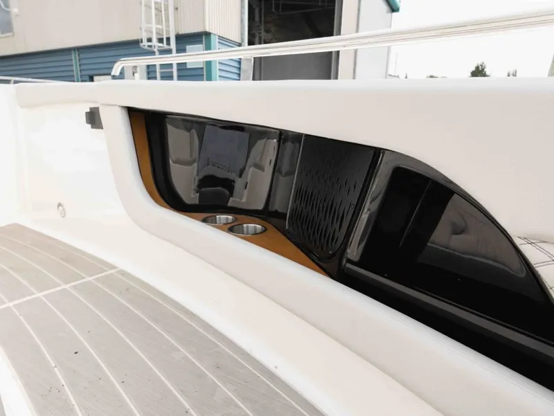 Slide: The Image of Sea Ray SUNDANCER 370 OB 2025 - 21