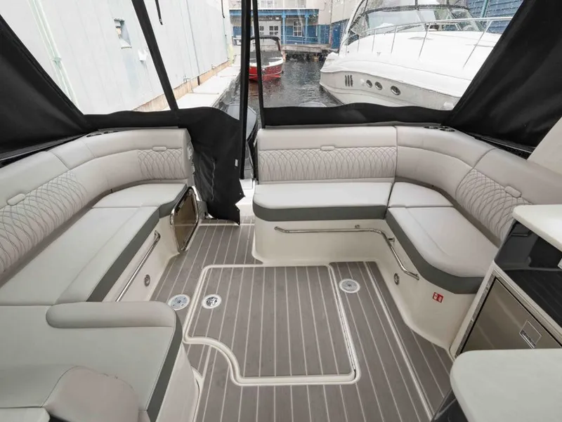 Slide: The Image of Sea Ray SUNDANCER 370 OB 2025 - 23
