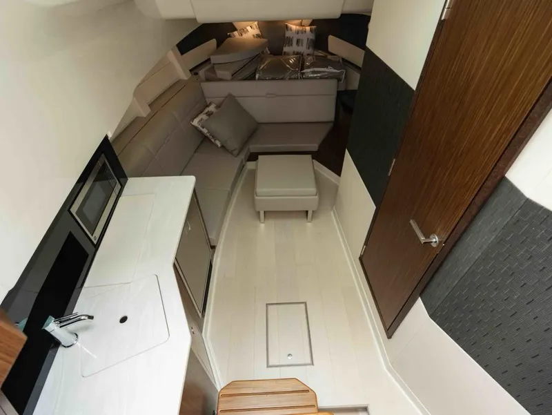 Slide: The Image of Sea Ray SUNDANCER 370 OB 2025 - 24