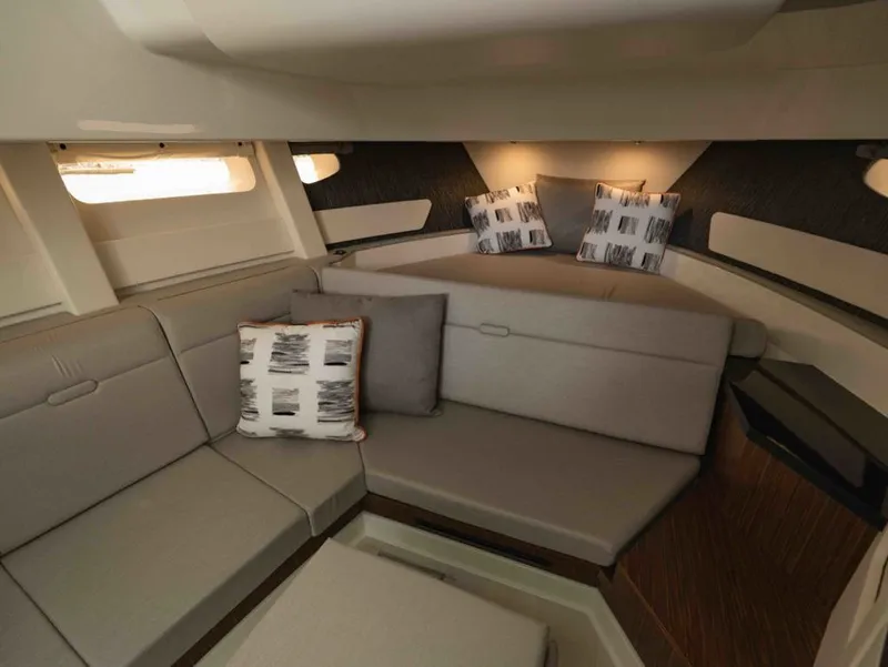 Slide: The Image of Sea Ray SUNDANCER 370 OB 2025 - 25