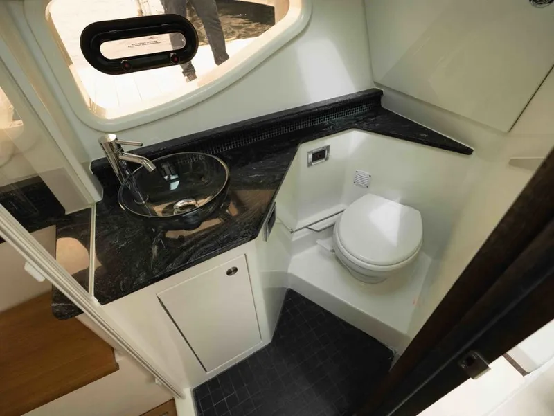 Slide: The Image of Sea Ray SUNDANCER 370 OB 2025 - 29