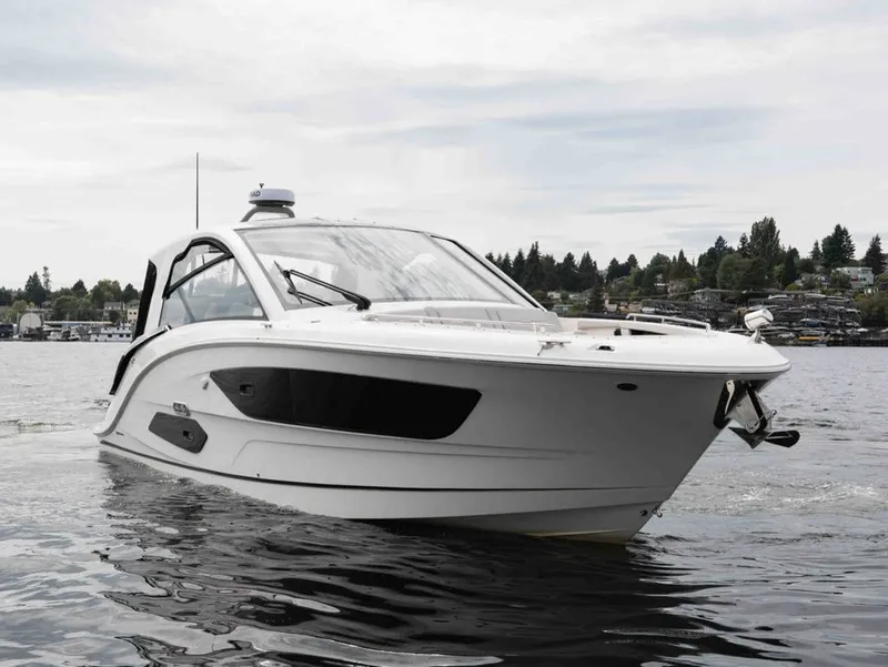 Slide: The Image of Sea Ray SUNDANCER 370 OB 2025 - 4