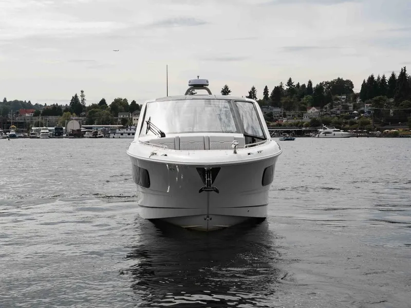 Slide: The Image of Sea Ray SUNDANCER 370 OB 2025 - 5