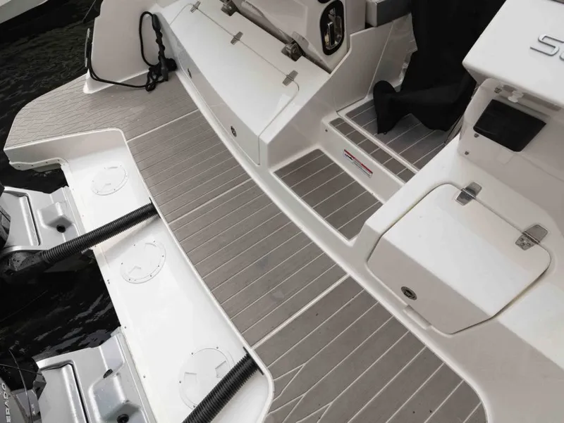 Slide: The Image of Sea Ray SUNDANCER 370 OB 2025 - 8