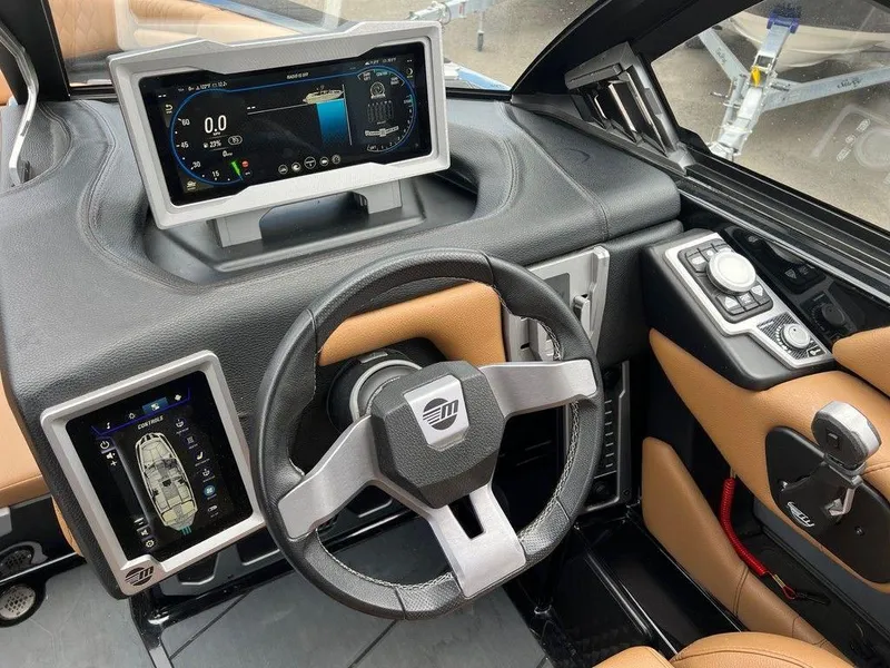 Slide: The Image of Malibu M240 2020 - 11