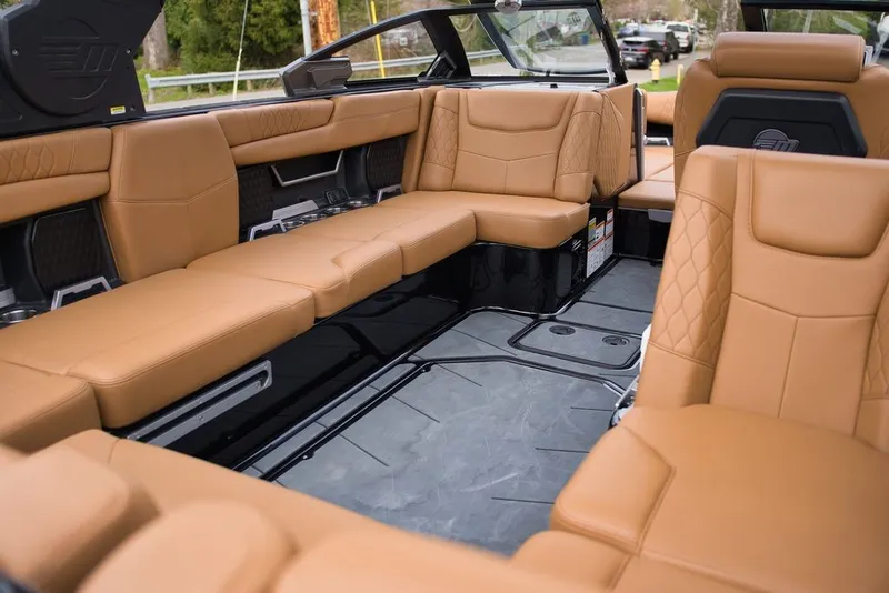 Slide: The Image of Malibu M240 2020 - 14