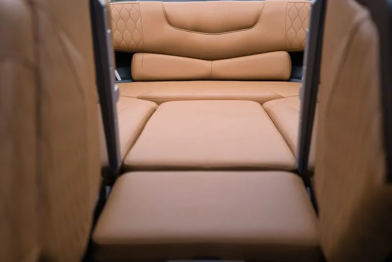 Slide: The Image of Malibu M240 2020 - 16