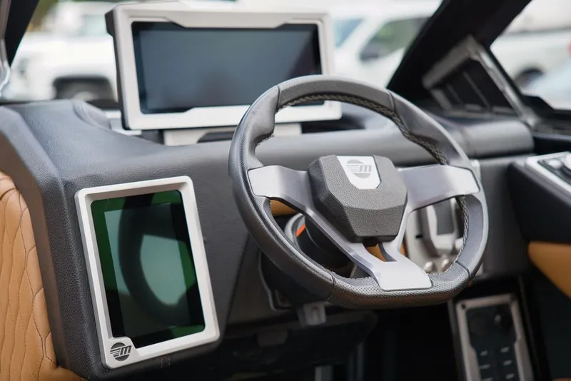 Slide: The Image of Malibu M240 2020 - 17