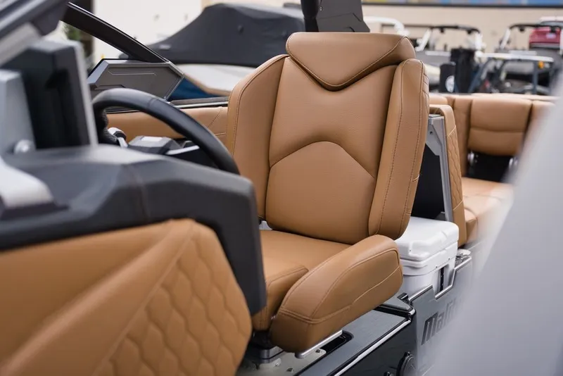 Slide: The Image of Malibu M240 2020 - 19