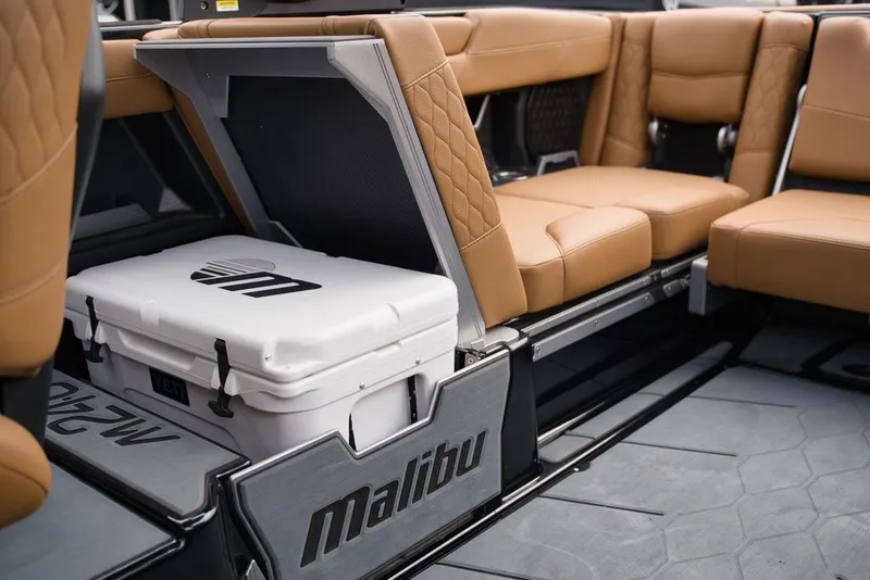 Slide: The Image of Malibu M240 2020 - 21