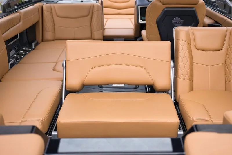 Slide: The Image of Malibu M240 2020 - 22