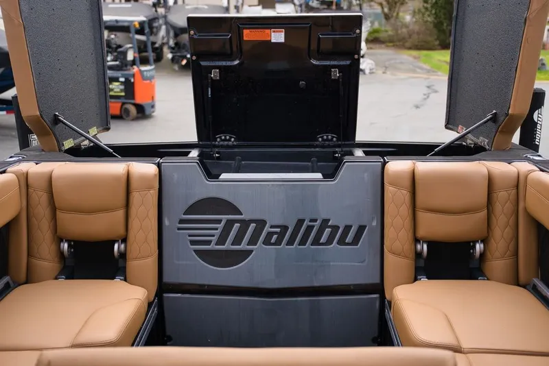 Slide: The Image of Malibu M240 2020 - 23