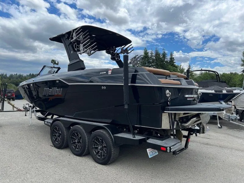 Slide: The Image of Malibu M240 2020 - 3