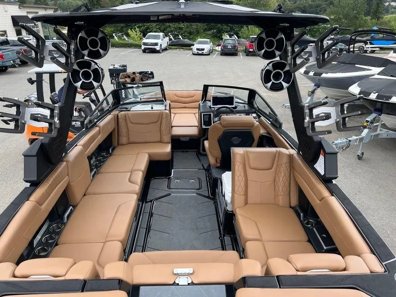 Slide: The Image of Malibu M240 2020 - 5