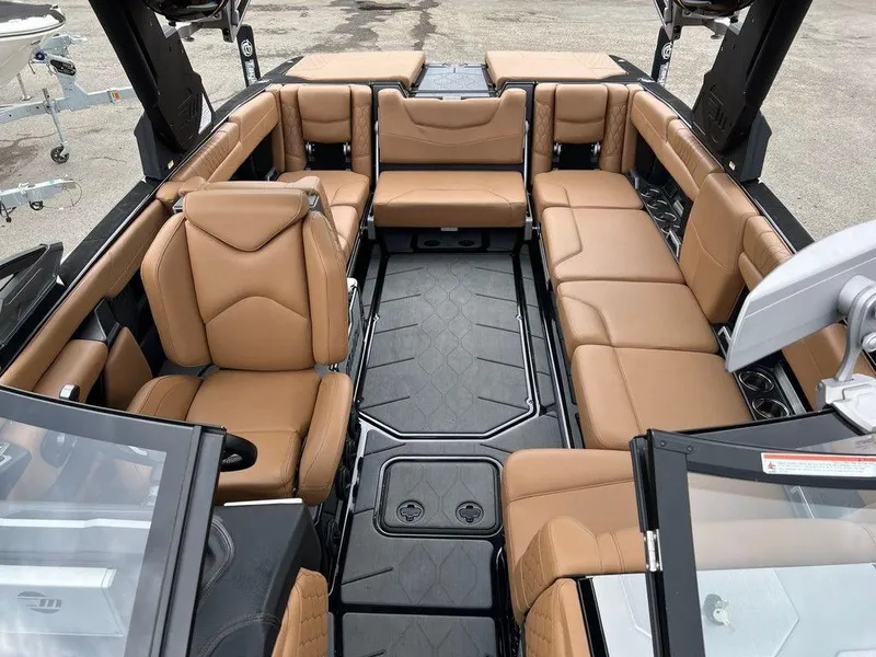 Slide: The Image of Malibu M240 2020 - 9