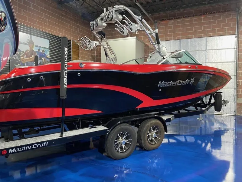 Slide: The Image of MasterCraft X26 2016 - 10