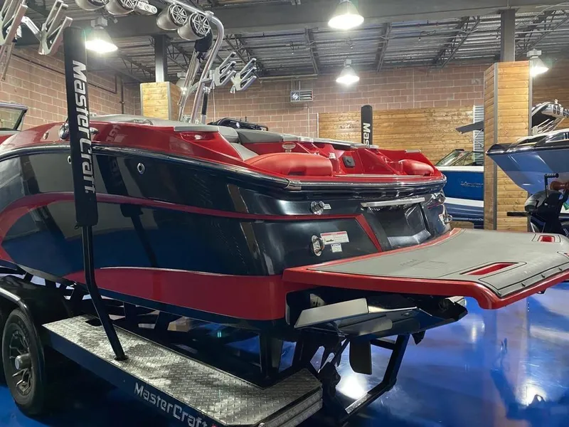 Slide: The Image of MasterCraft X26 2016 - 11