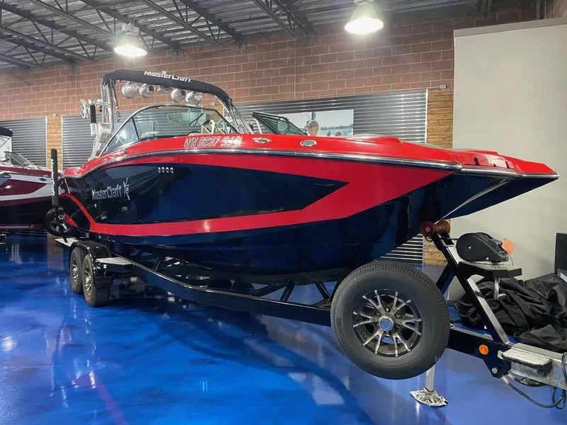 Slide: The Image of MasterCraft X26 2016 - 2